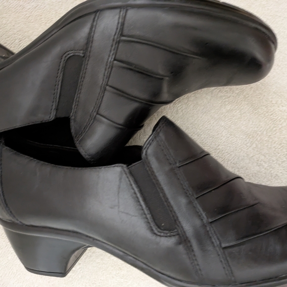 Clarks Black Leather Slip On Loafers Womens 10W Comfort Work Shoes - Picture 4 of 8